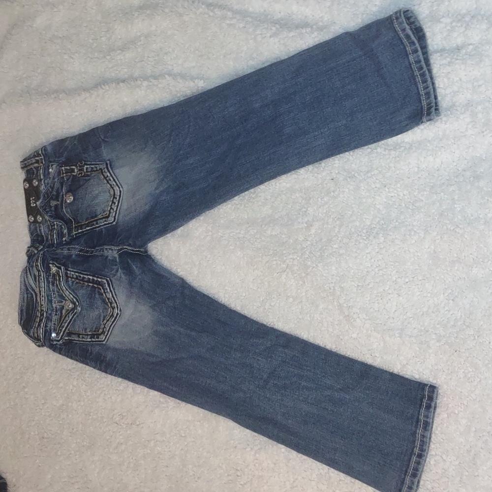 Miss Me Signature Cuffed Capri - Picture 3 of 5